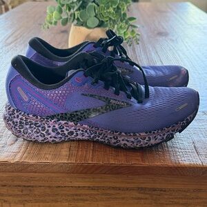 Brooks Women's Purple and Black Athletic Shoes